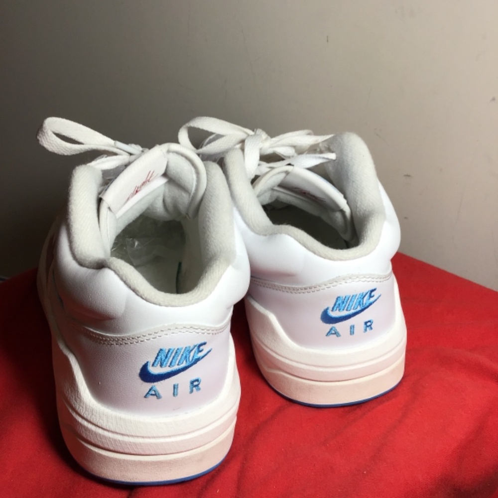 🔥😎Jordan’s women’s Stadium 90; white/powder blue, size 9, see photos, 🔥 - Picture 5 of 10